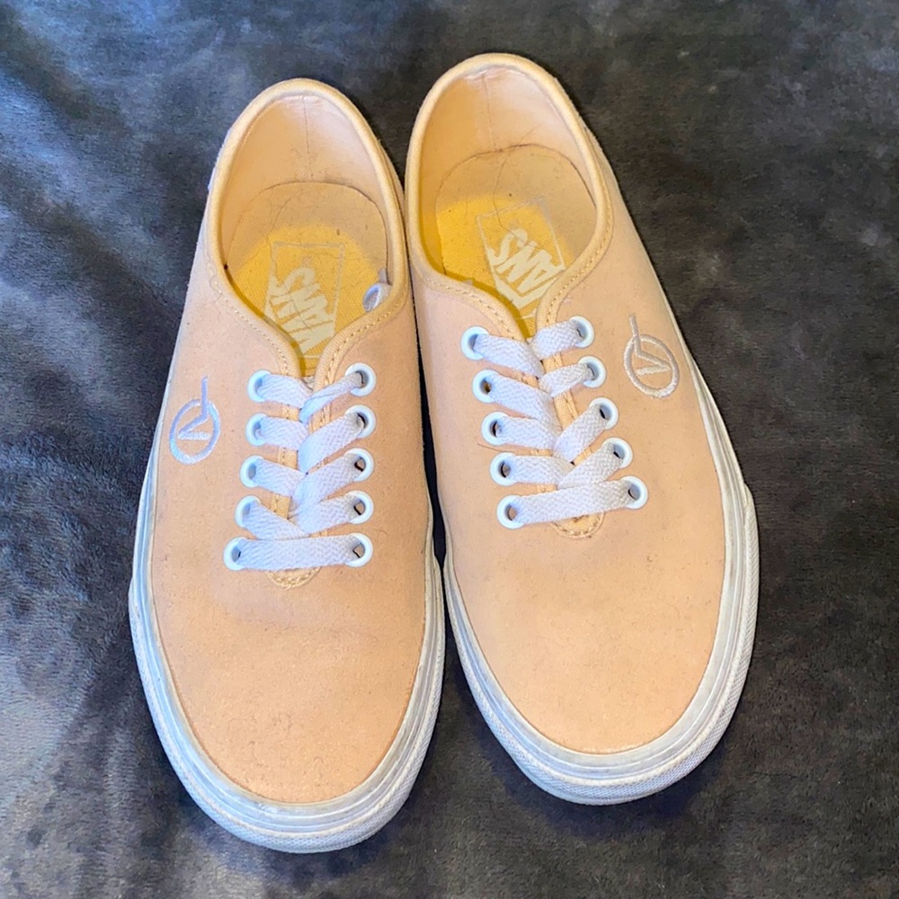 Peach Vans 6W/4.5M